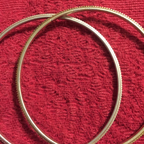 Bangles, bangles, bangles! - Picture 3 of 7